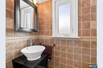 267 Lawrence Avenue, Hasbrouck Heights, NJ 07604 - Photo 23