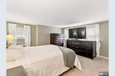 267 Lawrence Avenue, Hasbrouck Heights, NJ 07604 - Photo 29