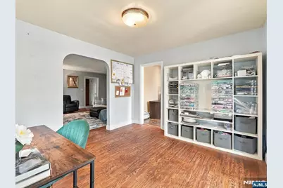 267 Lawrence Avenue, Hasbrouck Heights, NJ 07604 - Photo 17