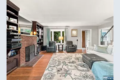 267 Lawrence Avenue, Hasbrouck Heights, NJ 07604 - Photo 3