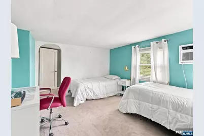 267 Lawrence Avenue, Hasbrouck Heights, NJ 07604 - Photo 37