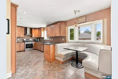 267 Lawrence Avenue, Hasbrouck Heights, NJ 07604 - Photo 5