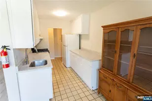 365 River Road E, Nutley, NJ 07110 - Photo 23