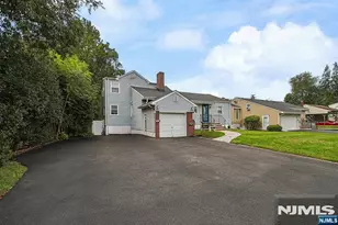 322 Hickory Ave, Bergenfield, NJ 07621 - Photo 3
