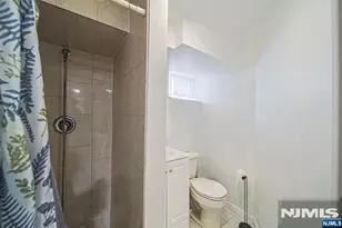 322 Hickory Ave, Bergenfield, NJ 07621 - Photo 9