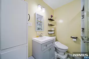 322 Hickory Ave, Bergenfield, NJ 07621 - Photo 37