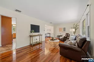 73 W Cedar Pl, Ramsey, NJ 07446 - Photo 3