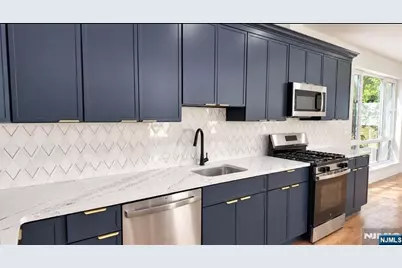 17-19 Seymour Avenue, Newark, NJ 07108 - Photo 5