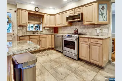 69 Lincoln Street, Fairview, NJ 07022 - Photo 9