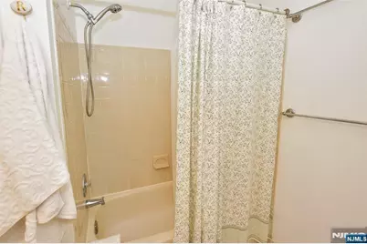 1098 Devon Court 1098 #1098, Mahwah, NJ 07430 - Photo 19