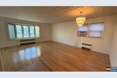 43 Oakwood Avenue, Bloomfield, NJ 07003 - Photo 3