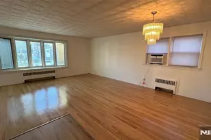 43 Oakwood Ave, Bloomfield, NJ 07003 - Photo 3
