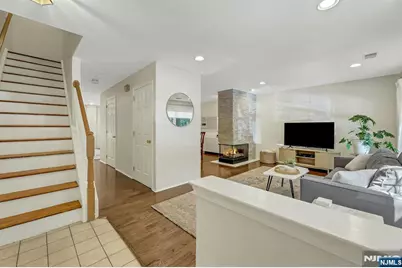 2206 Lancaster Court, Mahwah, NJ 07430 - Photo 3