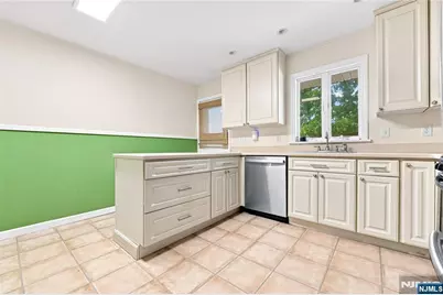 76 Page Drive, Oakland, NJ 07436 - Photo 9