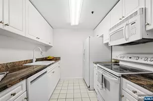 2 Constitution Ct 1008, Hoboken, NJ 07030 - Photo 7