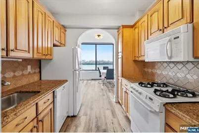 9060 Palisade Avenue 403 #403, North Bergen, NJ 07047 - Photo 11