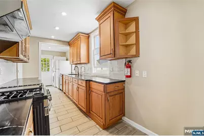 526 Faitoute Avenue, Roselle Park, NJ 07204 - Photo 9