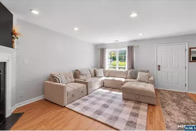 1066 Chedworth Circle, Mahwah, NJ 07430 - Photo 7