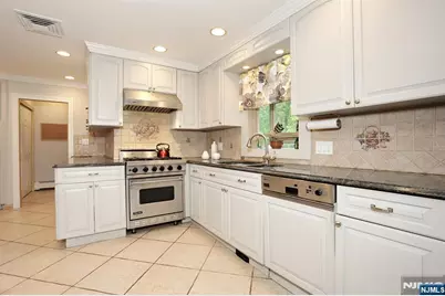 331 Forest Glen Avenue, Franklin Lakes, NJ 07417 - Photo 9