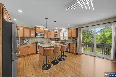 631 Oak Avenue, Saddle Brook Township, NJ 07663 - Photo 15