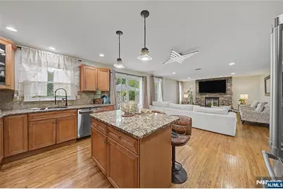 631 Oak Avenue, Saddle Brook Township, NJ 07663 - Photo 17
