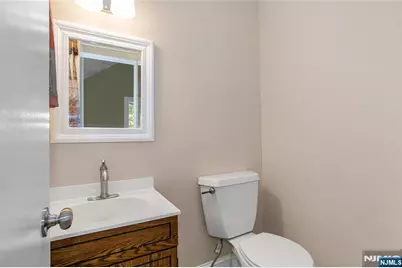 141 Henry Street, Hasbrouck Heights, NJ 07604 - Photo 27