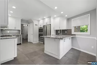 585 W Englewood Avenue, Teaneck Township, NJ 07666 - Photo 9