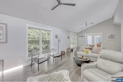 65 Forsythia Lane, Paramus, NJ 07652 - Photo 11