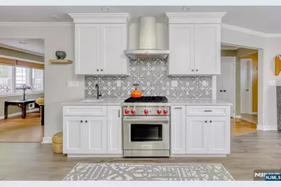 65 Forsythia Lane, Paramus, NJ 07652 - Photo 7