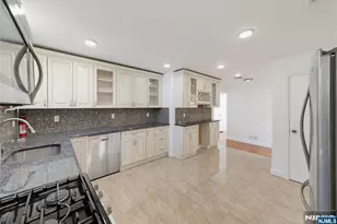 495 Bluff Rd, Fort Lee, NJ 07024 - Photo 5