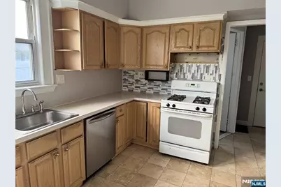 41 Knox Avenue 1st Floor #1st Floor, Cliffside Park, NJ 07010 - Photo 5