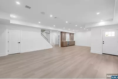391 Burnet Place, Paramus, NJ 07652 - Photo 41