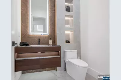 391 Burnet Place, Paramus, NJ 07652 - Photo 15