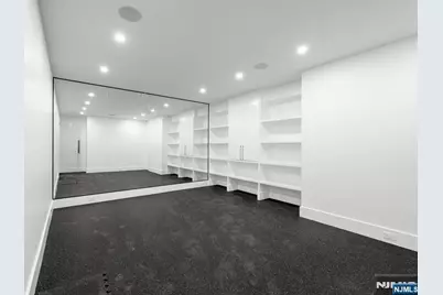 391 Burnet Place, Paramus, NJ 07652 - Photo 43