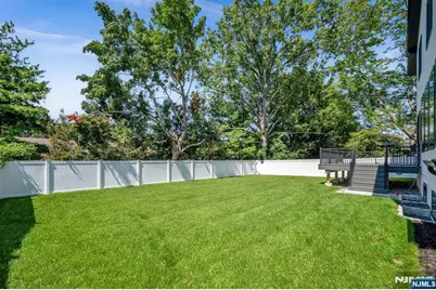 391 Burnet Place, Paramus, NJ 07652 - Photo 47