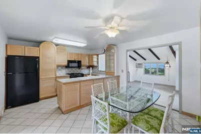 270 Coolidge Avenue, Hasbrouck Heights, NJ 07604 - Photo 11