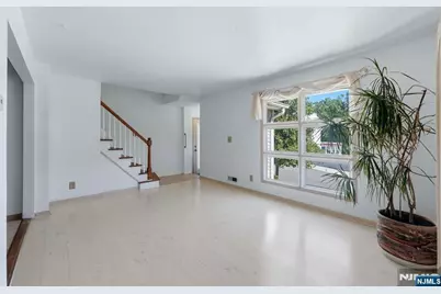 270 Coolidge Avenue, Hasbrouck Heights, NJ 07604 - Photo 3