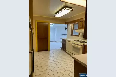 263 Phelps Avenue, Bergenfield, NJ 07621 - Photo 5