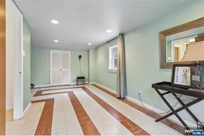 513 Chestnut Place, Teaneck Township, NJ 07666 - Photo 23
