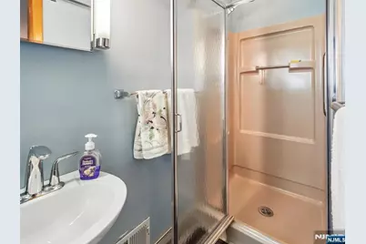 45 Sunset Road, Bloomingdale, NJ 07403 - Photo 19