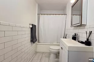 201 Bridge Plaza 9G, Fort Lee, NJ 07024 - Photo 9