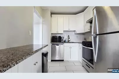201 Bridge Plaza 9G #9G, Fort Lee, NJ 07024 - Photo 3
