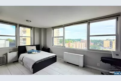 201 Bridge Plaza 9G #9G, Fort Lee, NJ 07024 - Photo 5