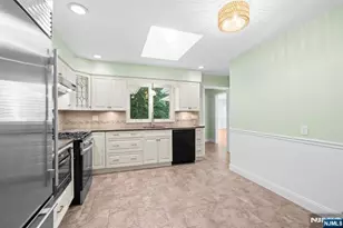 601 Iroquois St, Oradell, NJ 07649 - Photo 5