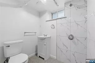 197 Krone Pl, Hackensack, NJ 07601 - Photo 27