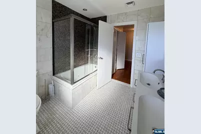1069 Palisade Avenue, Fort Lee, NJ 07024 - Photo 13