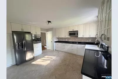1069 Palisade Avenue, Fort Lee, NJ 07024 - Photo 9