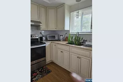 162 Diamond Bridge Avenue 11 #11, Hawthorne, NJ 07506 - Photo 3