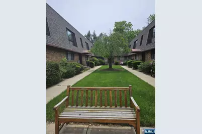 162 Diamond Bridge Avenue 11 #11, Hawthorne, NJ 07506 - Photo 1