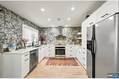 204 39th Street, Union City, NJ 07087 - Photo 11